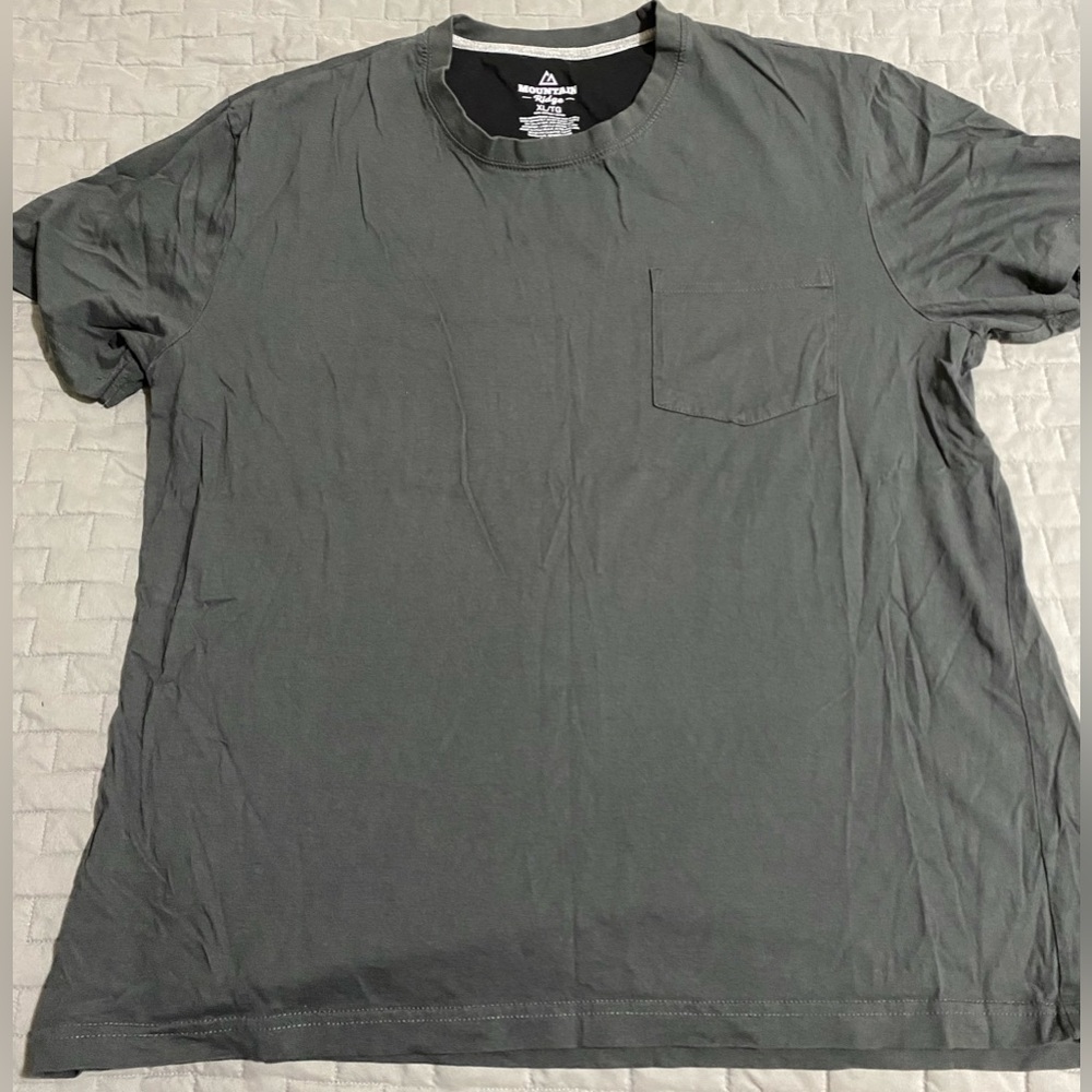 🔴2/$10 SALE🔴 Mountain Ridge Men’s T-shirt Size XL